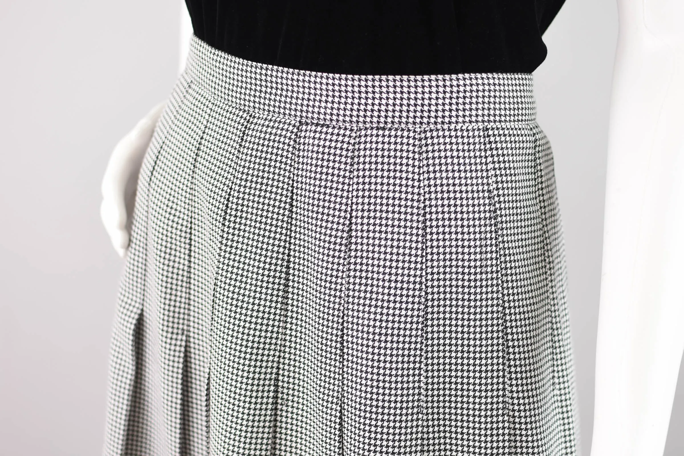 90s Houndstooth Plaid Pleated Midi Skirt, Women's 30" Waist