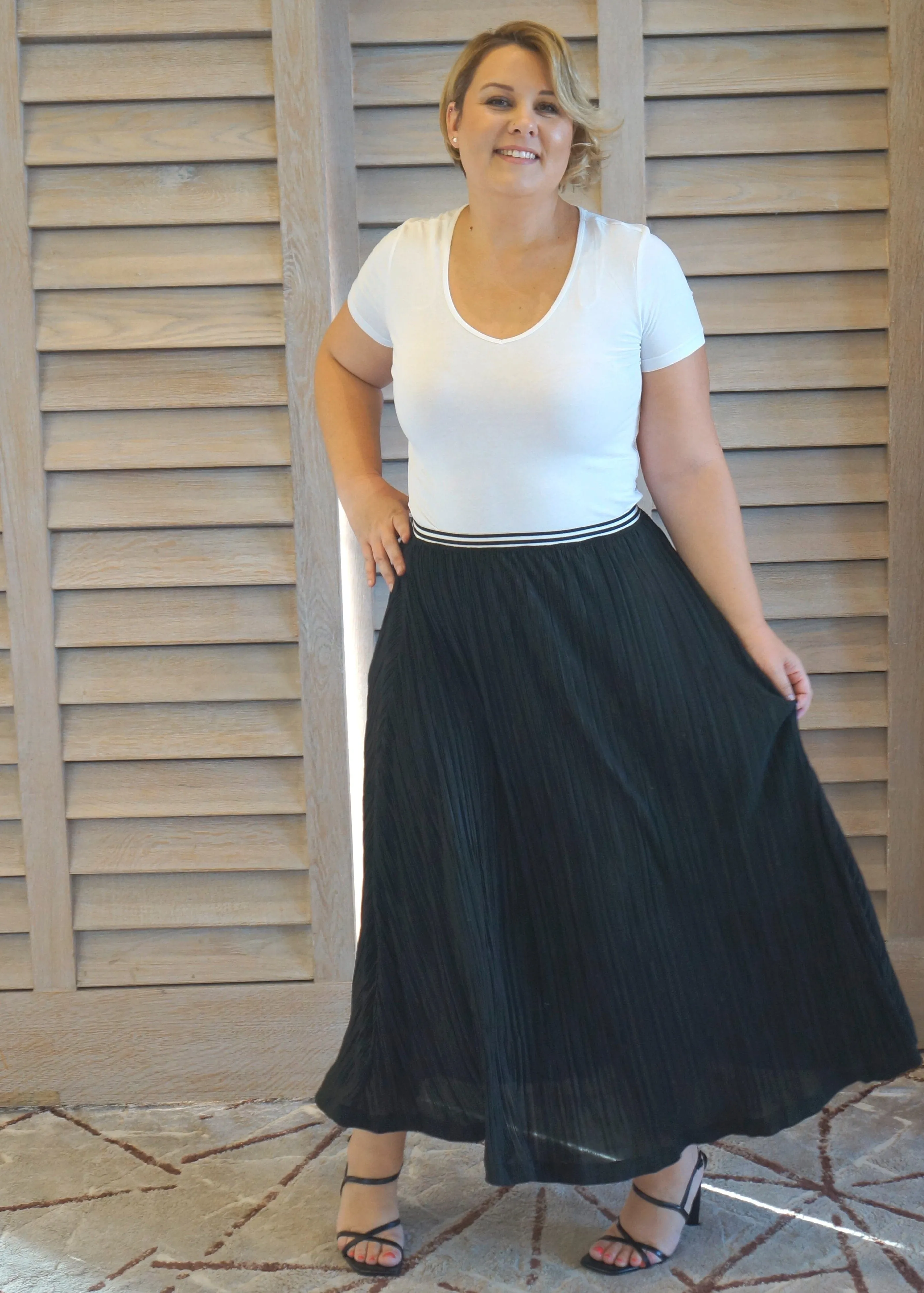 The Joss Maxi Skirt - Black Pleats